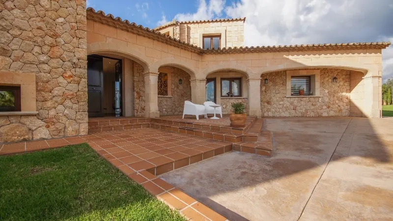 Finca in Son Gual - Building entrance