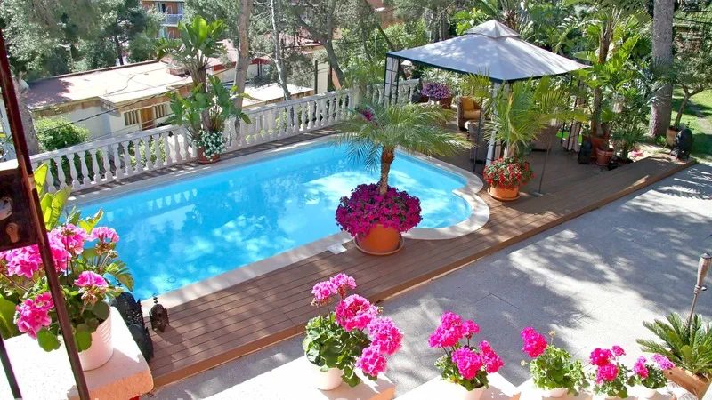 Detached House in Paguera - Pool area with decking