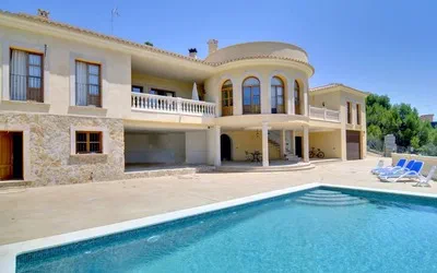 Detached Villa in Paguera - Stunning Villa in Paguera