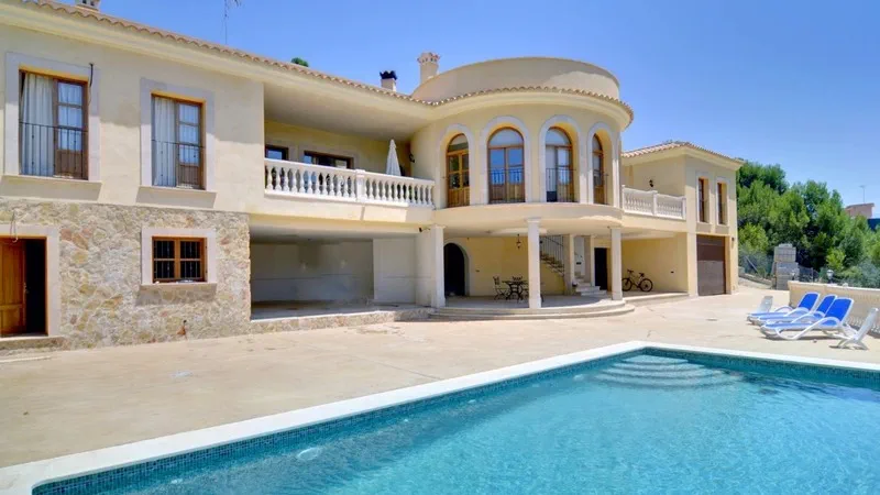 Detached Villa in Paguera - Stunning Villa in Paguera