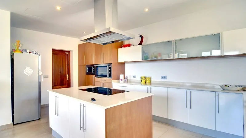 Detached Villa in Paguera - Modern kitchen