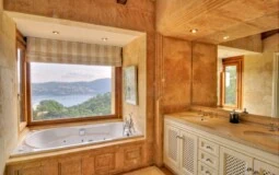 Villa in Camp de Mar - Bathroom with sea views