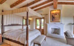 Villa in Camp de Mar - Bedroom with fireplace
