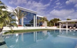 Villa in Nova Santa Ponsa - Modern glass villa
