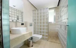 Villa in Alcanada - Guest Bathroom