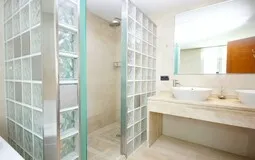 Villa in Alcanada - Bathroom with large shower