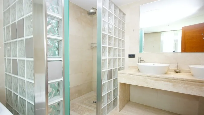 Villa in Alcanada - Bathroom with large shower