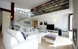 Villa in Esporles - Living space with gallery