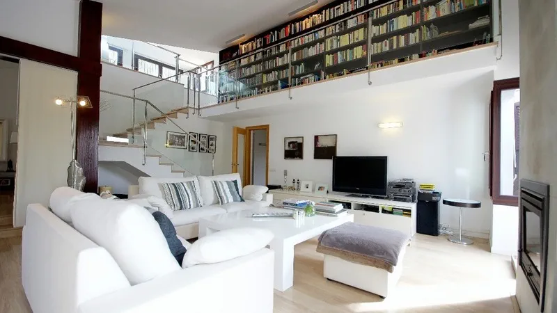 Villa in Esporles - Living space with gallery