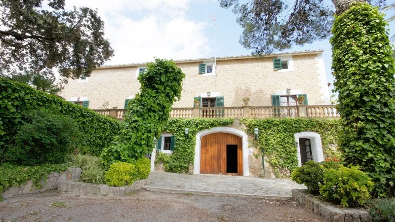 Finca in Manacor - Stone manor house for sale in Mallorca