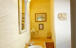 Finca in Esporles - Bathroom en-suite