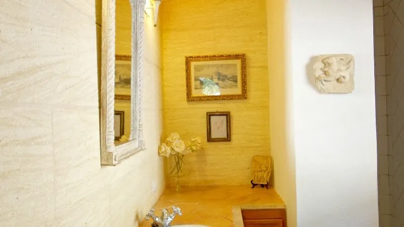 Finca in Esporles - Bathroom en-suite
