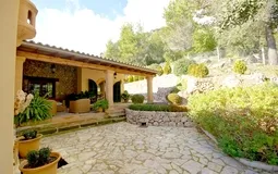 Finca in Esporles - Porche behind