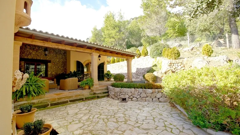Finca in Esporles - Porche behind