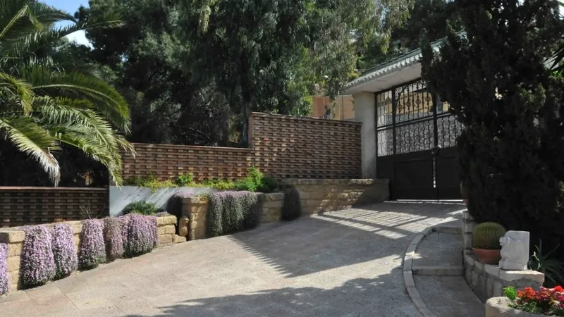 Mansion in Costa del Silencio, Costa Sol - 01