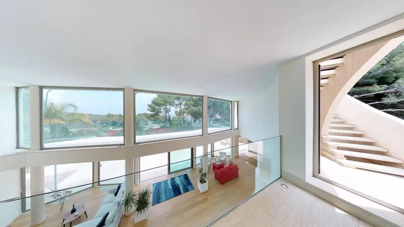 Villa in Sol de Mallorca - Gallery hallway with sea view