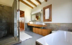 Finca in Pollença - Master Bathroom