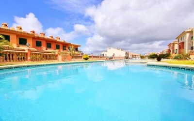 Garden Apartment in Port Adriano - Swimming pool and garden 1