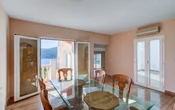Villa in Camp de Mar - Dining area with sea views
