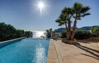 Villa in Camp de Mar - Infinity pool