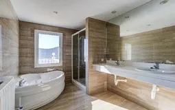 Villa in Camp de Mar - Bathroom en suite