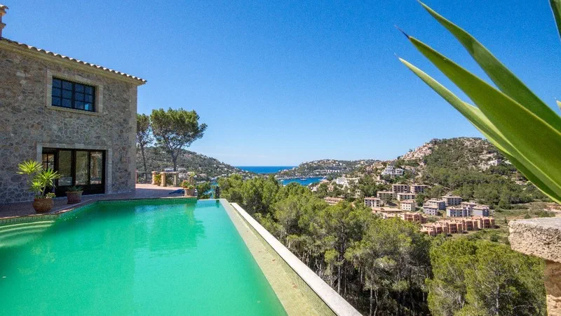 Villa in Puerto Andratx - pool terrace and views
