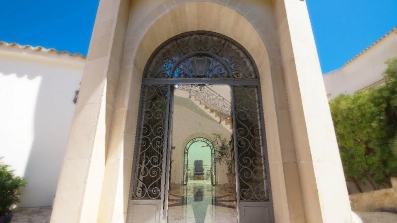 Villa in La Mola - Building entrance