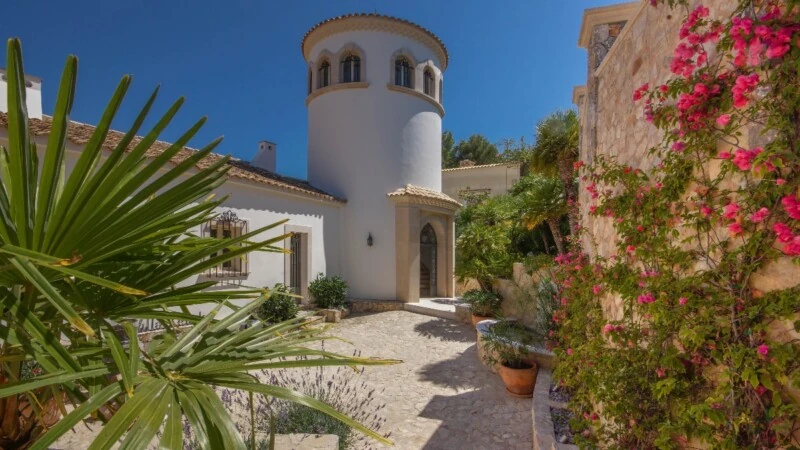 Villa in La Mola - Courtyard and tower