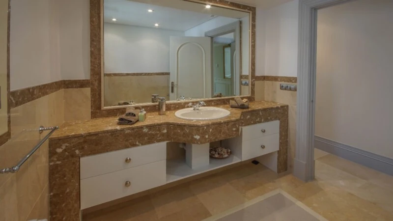 Villa in La Mola - En-suite bath1-1