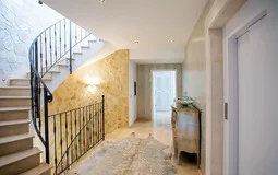 Villa in Cala Llamp - Corridor and stairway to next level