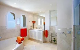 Villa in Cala Llamp - Jacuzzi Bath