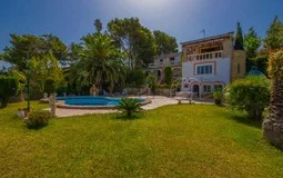 Villa in Nova Santa Ponsa - Garden and building view