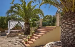 Villa in Mallorca - Garden stairway to upper level