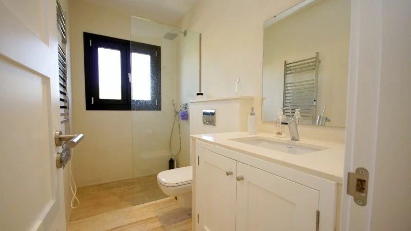 Villa in Nova Santa Ponsa - Guest Bathroom 2