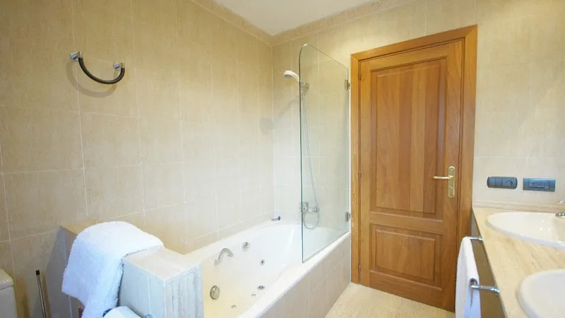 Villa in Costa de la Calma - Master bathroom en-suite