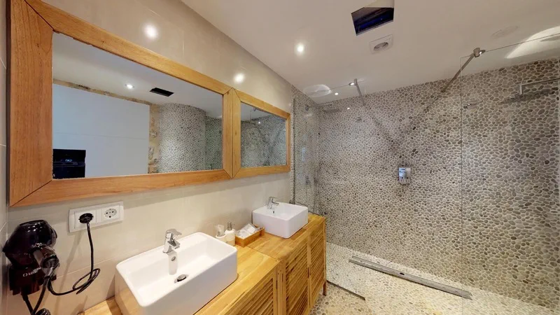 Hotel in Mallorca - One of 5 guest bathroom suites