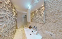 Hotel in Mallorca - One of many bathrooms