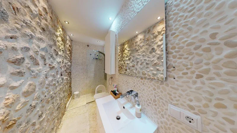 Hotel in Mallorca - One of many bathrooms