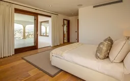 Mansion in La Mola - Bedroom with sea view