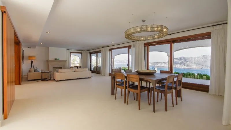Mansion in La Mola - Dining and living room 1