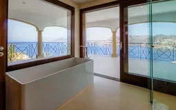Mansion in La Mola - En-suite bathroom