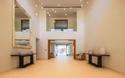 Mansion in La Mola - Entrance hall