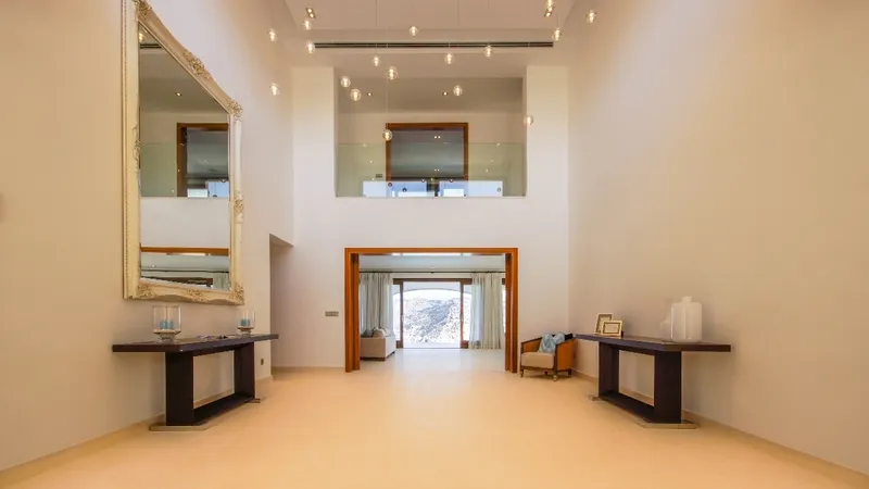 Mansion in La Mola - Entrance hall