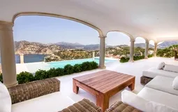 Mansion in La Mola - Ground floor terrace