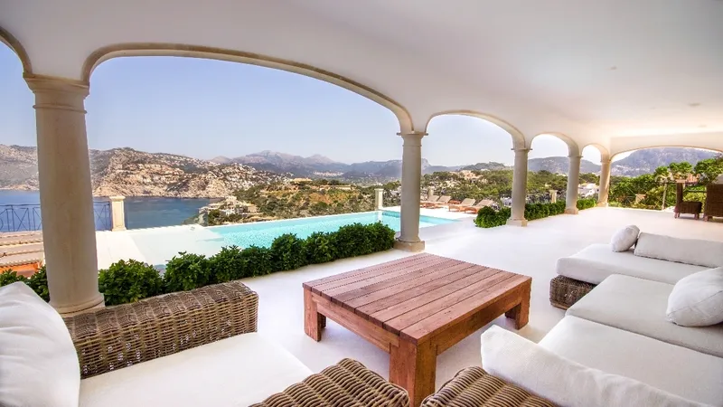 Mansion in La Mola - Ground floor terrace