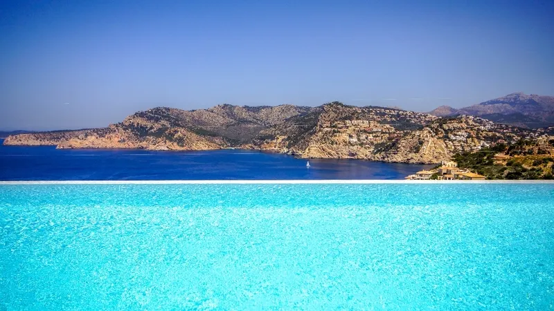 Mansion in La Mola - Infinity pool