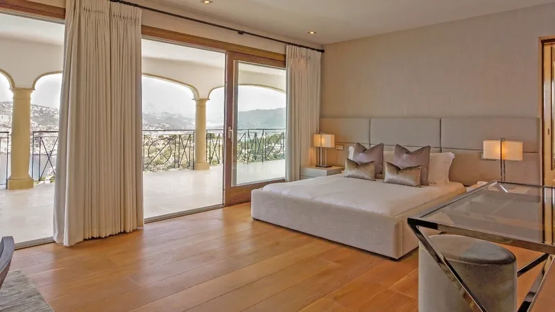 Mansion in La Mola - Master bedroom with terrace