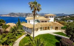Mansion in La Mola - View from street