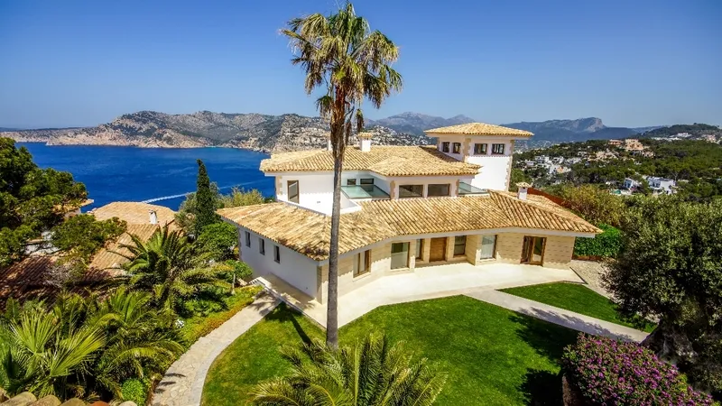 Mansion in La Mola - View from street