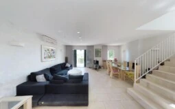Townhouse in Calvià Village - Large bright living and dining area